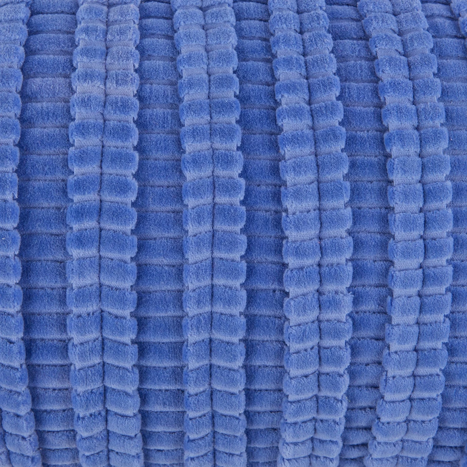 Kissen RIPPED VELVET In Blau 3 Kissen RIPPED VELVET In Blau – Bild 3